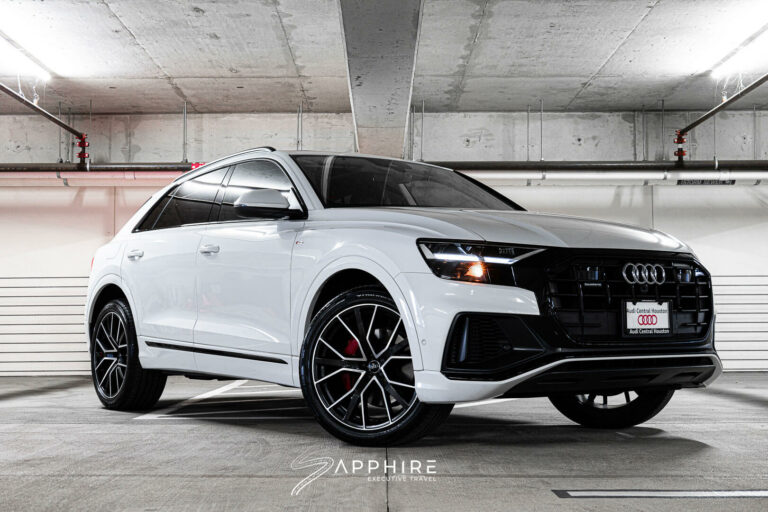 Front Right View of an Audi Q8