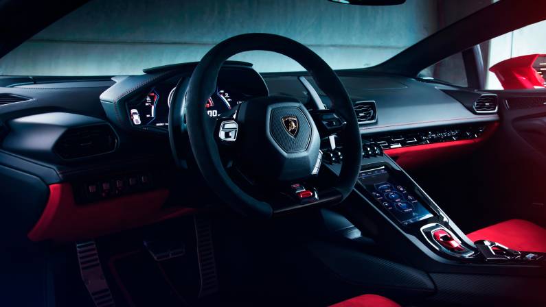 Lamborghini Huracan EVO interior and steering wheel
